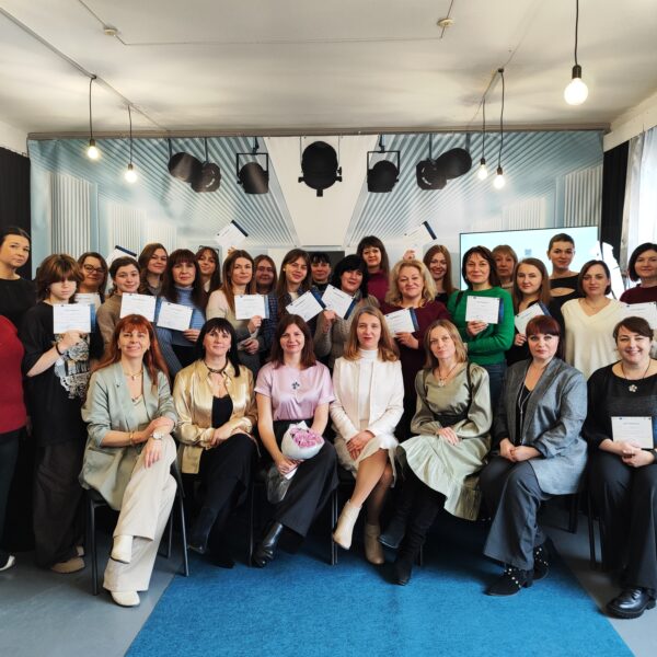 ВРУЧЕННЯ СЕРТИФІКАТІВ ВИПУСКНИКАМ FASHION TRAINING CENTER 4.0